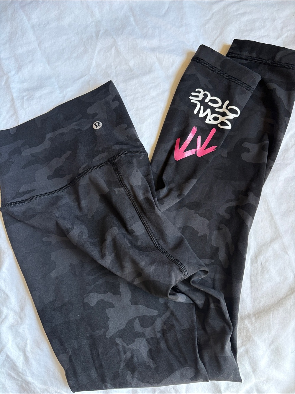 Soulcycle x Lululemon Black Camo wunder under Leggings with Pink ankle logo 7/8